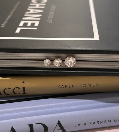 Round Diamond Stud Earring