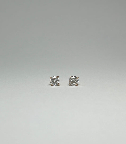 Round Diamond Stud Earring